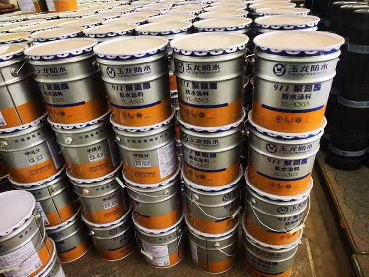 选择防水材料厂家时，应该重点考虑哪些因素？